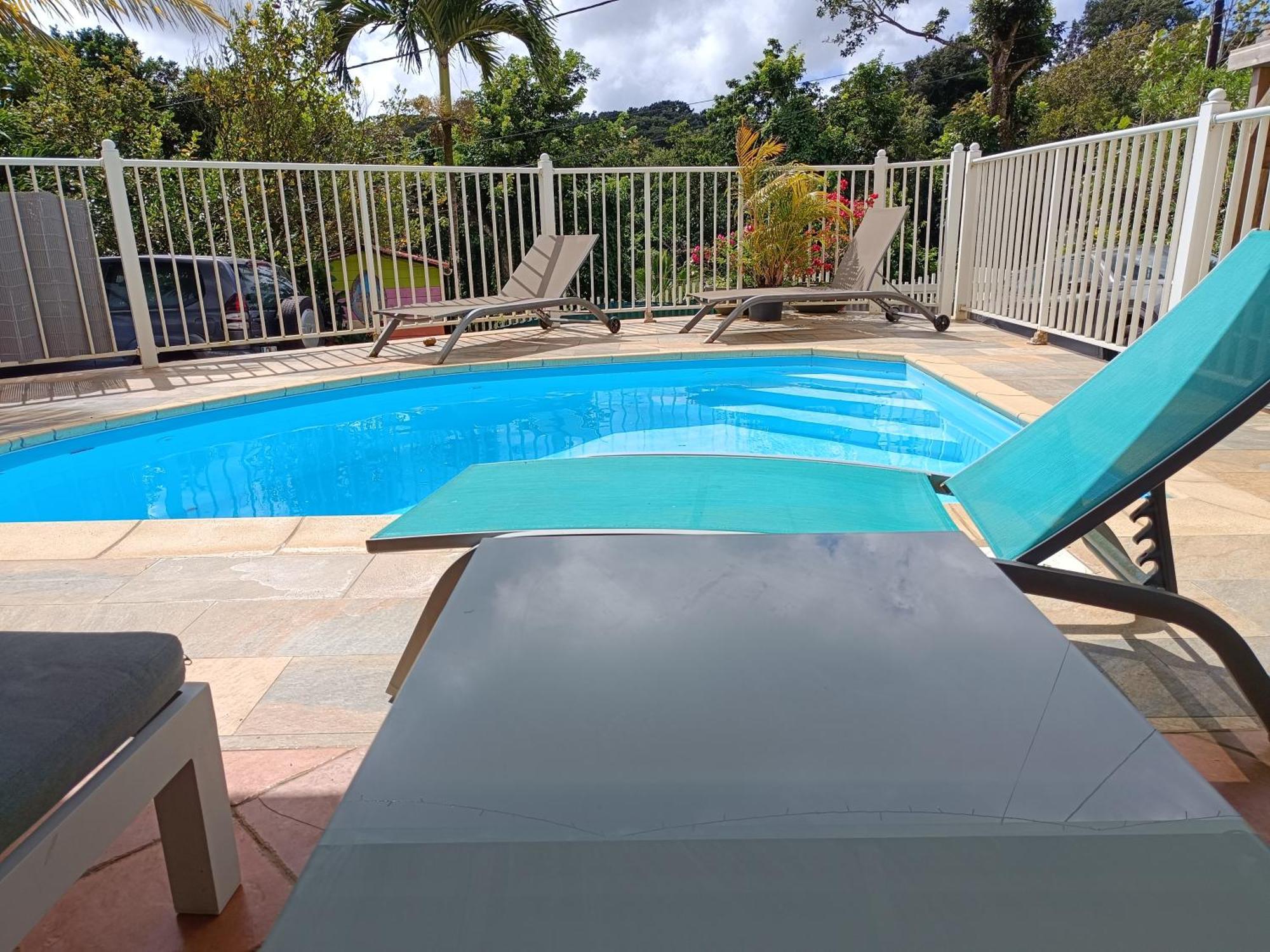 Douceur Des Hauteurs Bas De Villa, Piscine Privee 상트루스 외부 사진